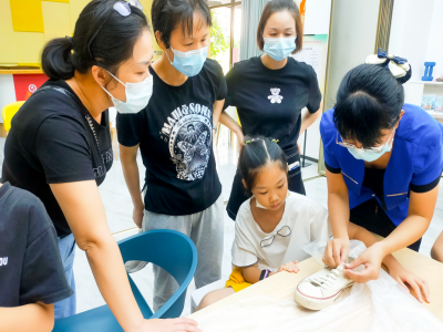 紅荔社區(qū)開展“收納小能手，巧手系鞋帶”孩子生活技能培訓(xùn)活動(dòng)